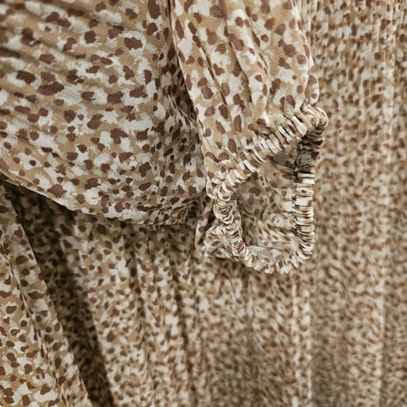 Daydreamer Mini V-neck Pleated dress - Picture 5 of 6